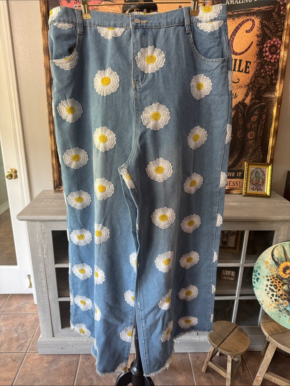 DAVI & DANI  Daisy Embroidered Jeans  Sz 1XL